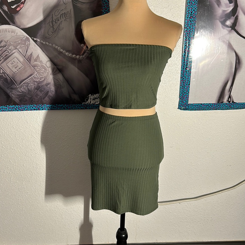 Green Skirt set